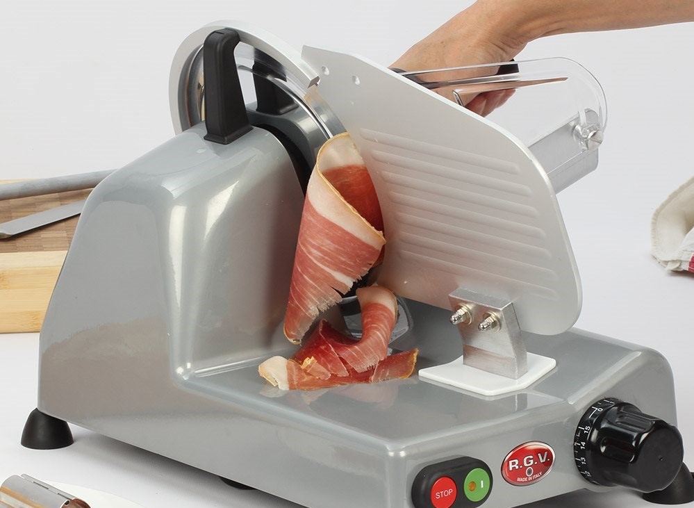 Trancheuse électrique : pour quels usages l&rsquo;acheter ?